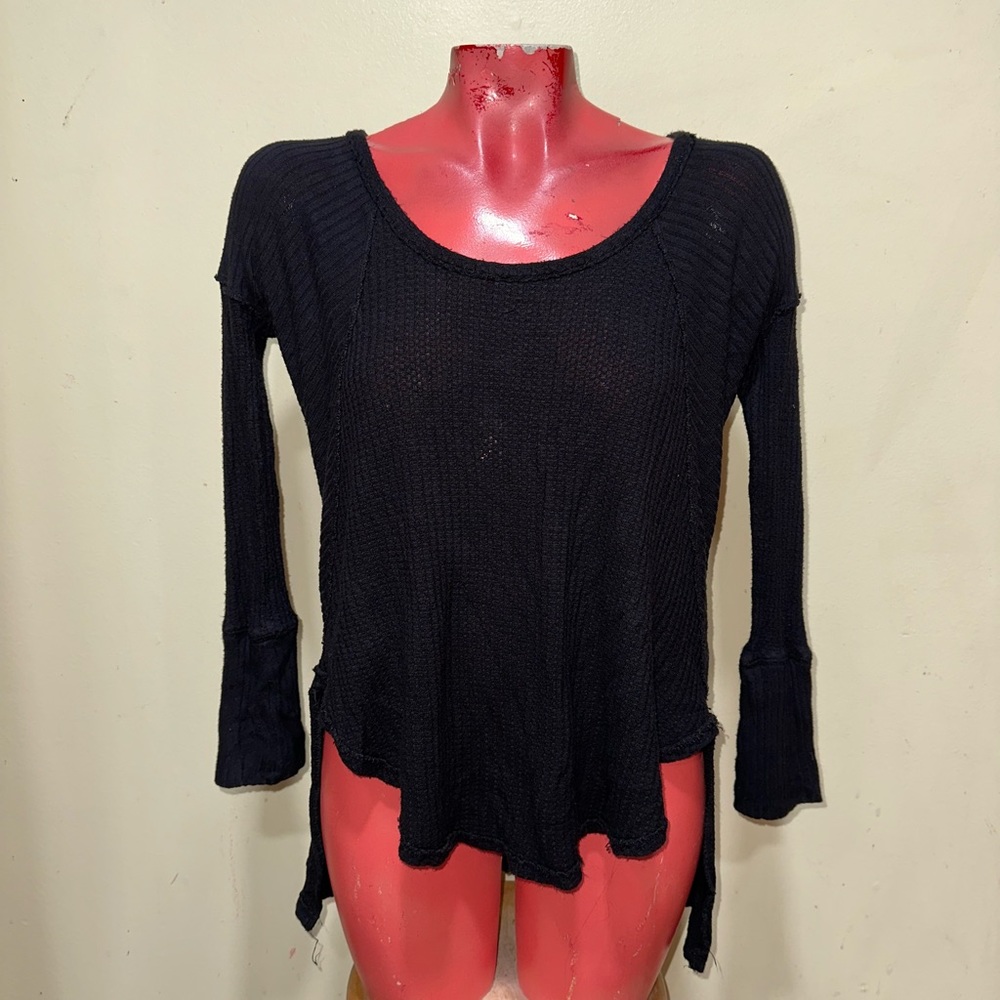 Free People S L/S Thermal black skinny sleeves hangs loose